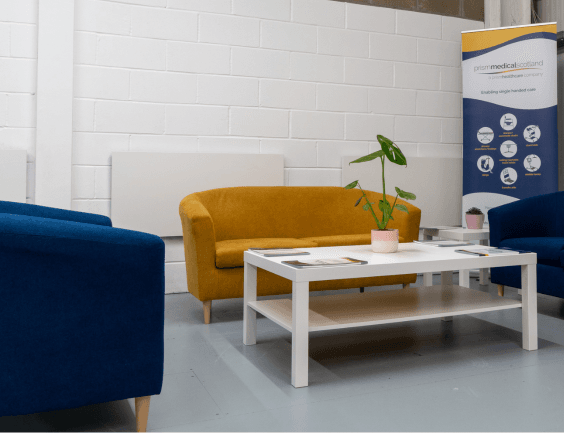 A picture of some sofas and a coffee table.